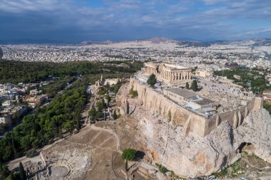 Parthenon Tapınağı ve Akropolis'in Atina, Yunanistan Hava görünümünü 