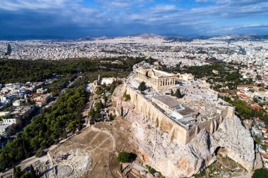 Parthenon Tapınağı ve Akropolis'in Atina, Yunanistan Hava görünümünü 