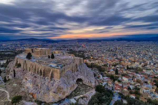 Letecký pohled na Parthenon a Akropole v Athénách, Řecko — Stock fotografie
