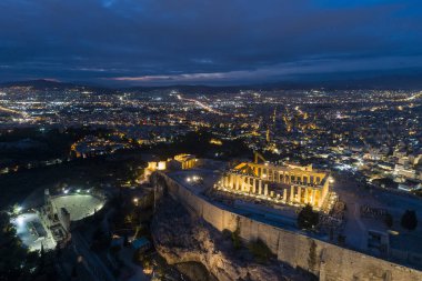 Parthenon Tapınağı ve Akropolis'in Atina, Yunanistan Hava görünümünü 