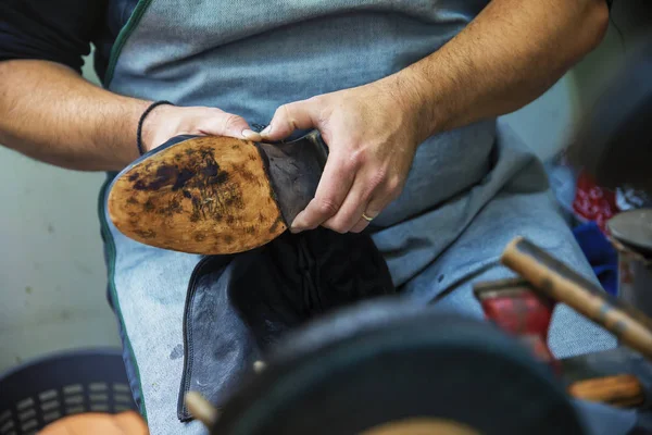 Shoemaker repairing a shoe sole in workshop — Stock Photo, Image