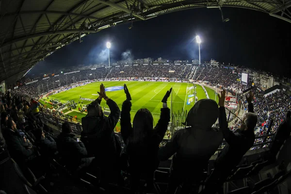Innenansicht des vollen Toumba-Stadions, griechische Superliga m — Stockfoto
