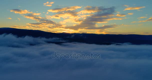 Luftaufnahme Fliegen Über Den Wolken Luftaufnahme Während Des Sonnenuntergangs Landschaftspanorama — Stockvideo