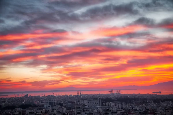 First sunset of the new year (2018) in the city of Thessaloniki, — Stock Photo, Image