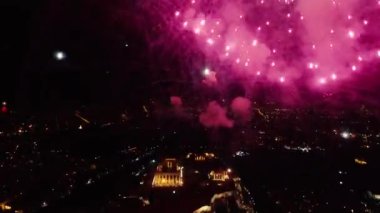 Atina, Yunanistan yeni yıl kutlamaları sırasında tepe, Parthenon Tapınağı üzerinde havai fişek patlayabilir