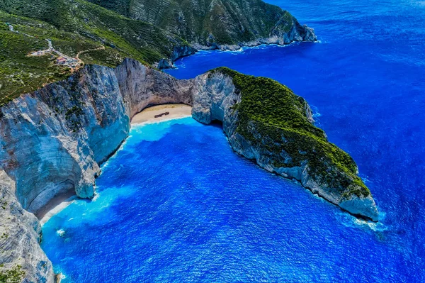 Vista aérea de la playa de Navagio (naufragio) en la isla de Zakynthos, Gr —  Fotos de Stock
