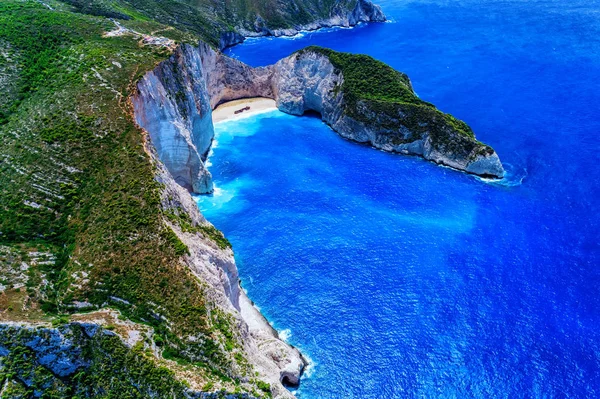 Vista aérea de Navagio (naufrágio) Praia na ilha de Zakynthos, Gr — Fotografia de Stock