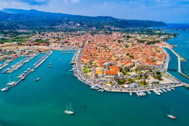 Yelkenli Yat Limanı ve şehir Lefkada Adası, Yunanistan