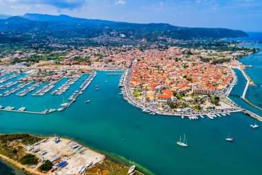 Yelkenli Yat Limanı ve şehir Lefkada Adası, Yunanistan