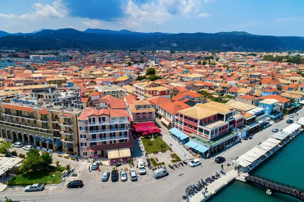Łodzi w marinie i wyspy miasta Lefkada, Grecja — Zdjęcie stockowe