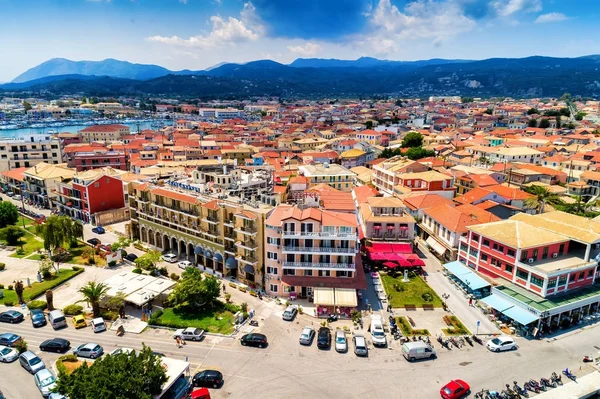 Zeilboten in de jachthaven en de stad van Lefkada Eiland, Griekenland — Stockfoto