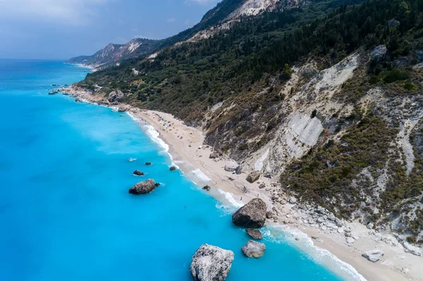 Vista aérea de la famosa playa de Megali Petra en la isla de Lef — Foto de Stock