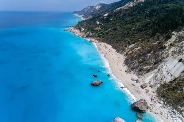 Vue aérienne de la célèbre plage de Megali Petra sur l'île de Lef — Photo