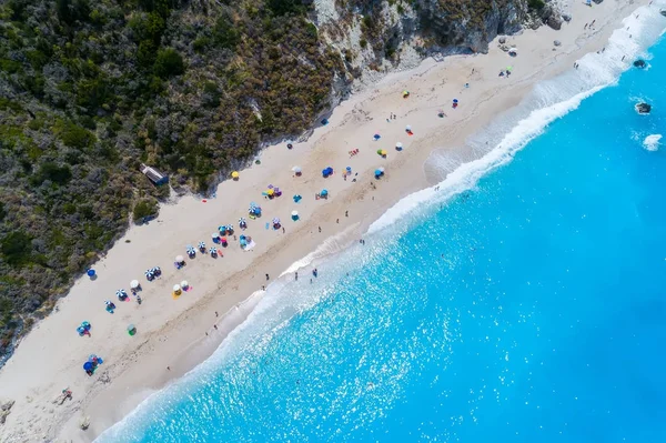 Vista aérea de la famosa playa de Megali Petra en la isla de Lef — Foto de Stock