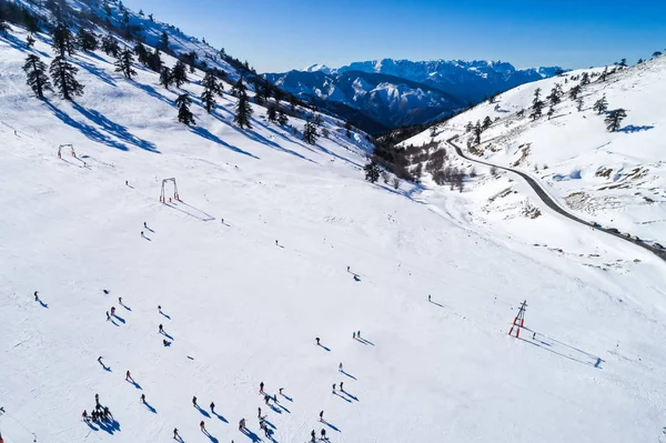 Dağ ra Ski Resort Vasilitsa, kayakçı havadan görünümü — Stok fotoğraf