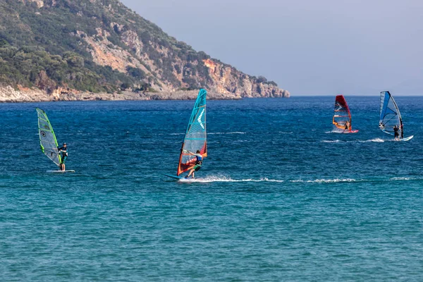 Vasiliki Lefkada Greece July 2017 Windsurfers Sailing Vasiliki Beach Lefkada — Stock Photo, Image