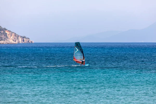 Vasiliki Lefkada Griekenland Juli 2017 Windsurfers Zeilen Het Strand Vasiliki — Stockfoto
