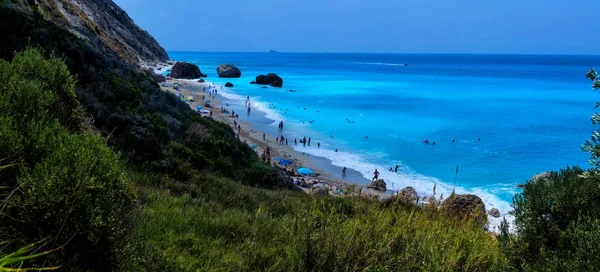 Panoramiczny widok na tropikalne morze przy plaży Megali Petra w — Zdjęcie stockowe