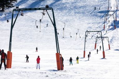 Pindos, Yunanistan'daki dağ aralığında Resort Vasilitsa Kayak.
