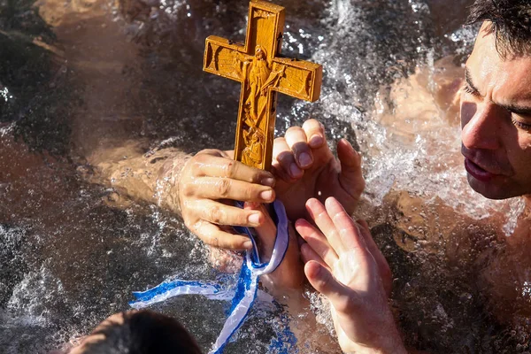 Вода церемонії маркування Православної Водохреща Господнього, у порт на — стокове фото