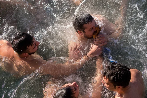 Νερό τελετή σηματοδοτώντας την ημέρα των Θεοφανείων Ορθόδοξη, στο λιμάνι της — Φωτογραφία Αρχείου