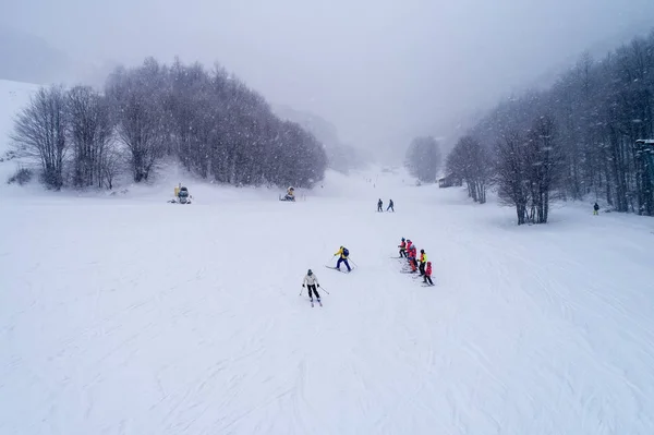 Naousa Греція Січня 2018 Пташиного Польоту Лижників Гірськолижному Курорті Pigadia — стокове фото