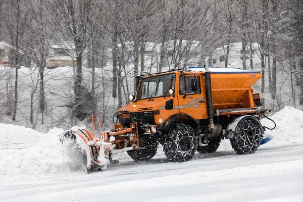 Naousa Griekenland Januari 2018 Sneeuwruiminrichting Reinigt Straat Van Sneeuw Het — Stockfoto