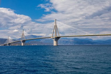 Asma köprü Rio-Antirio Yunanistan görünümünü. Boğaz, Korint Körfez geçiş Köprüsü Peloponnese, Yunanistan