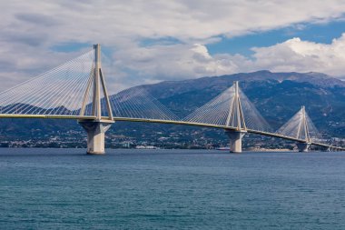Asma köprü Rio-Antirio Yunanistan görünümünü. Boğaz, Korint Körfez geçiş Köprüsü Peloponnese, Yunanistan