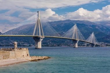 Asma köprü Rio-Antirio Yunanistan görünümünü. Boğaz, Korint Körfez geçiş Köprüsü Peloponnese, Yunanistan