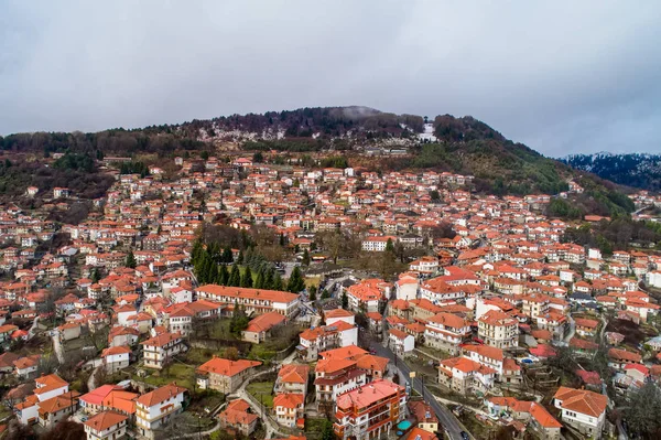 Vista aérea del pueblo de Metsovo en Epiro, norte de Grecia — Foto de Stock