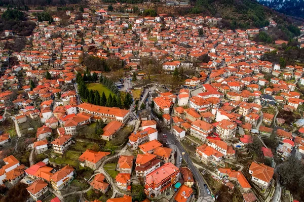 Flygfoto över byn Metsovo i Epirus, norra Grekland — Stockfoto