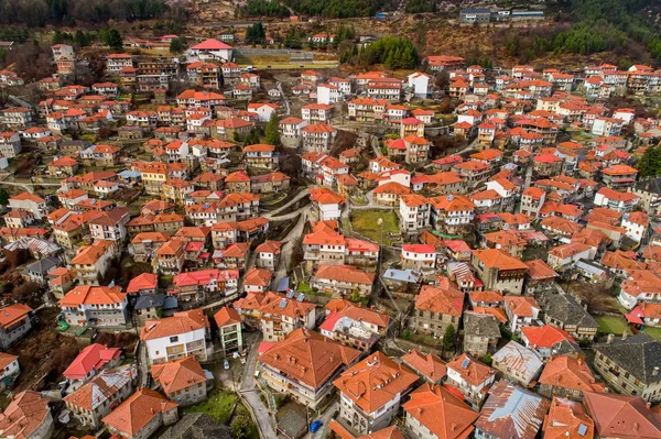 Vista aérea da aldeia Metsovo no Epiro, norte da Grécia — Fotografia de Stock