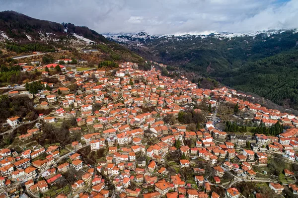 Vista aérea del pueblo de Metsovo en Epiro, norte de Grecia — Foto de Stock