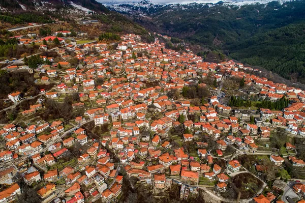 希腊北部伊庇村 Metsovo 的鸟瞰图 — 图库照片