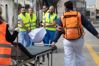 Kurtuluş mürettebatı hastaları tahliye ve Axepa hastanede yaralı 