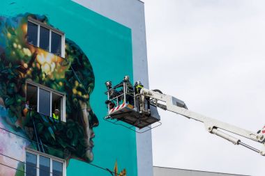 İtfaiye ekipleri hastaları tahliye ve balta hastanede yaralı