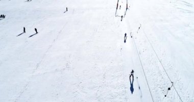 Vasilitsa, Yunanistan - 5 Ocak 2018: Havadan görünümü kayakçı, Ski Resort Vasilitsa Pindos dağ aralığı, Yunanistan. Kayak Merkezleri şu anda sahip 5 asansörleri ve 16 kayak rotalar