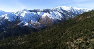 Havadan görünümü kış manzara Pindus dağ aralığından, Yunanistan