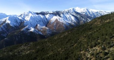 Havadan görünümü kış manzara Pindus dağ aralığından, Yunanistan