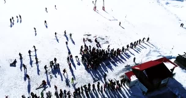 Vasilitsa 그리스 2018 범위의 Pindos 그리스에서에서 리조트 Vasilitsa에서 스키어의 현재는 — 비디오