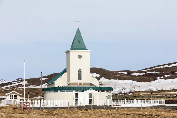 Vista da igreja icelandic típica — Fotografia de Stock