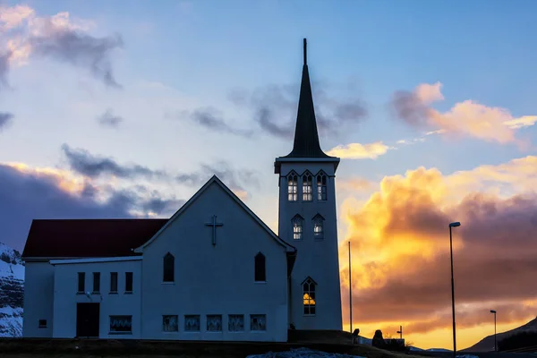 Blick auf die typische isländische Kirche — Stockfoto