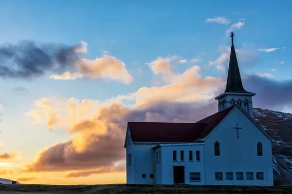 Θέα από παραδοσιακά Ισλανδικά εκκλησία — Φωτογραφία Αρχείου