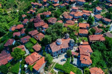 Hava Palaios Panteleimonas bir dağ köyü, Kuzey görülmektedir