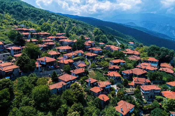 Vue Aérienne de Palaios Panteleimonas est un village de montagne, nord — Photo