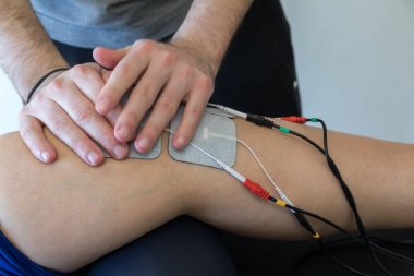 diz ağrısı tedavisi için kullanılan elektronik tedavisi. seçici odak