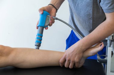diz ve ayak şok dalgası ile fizik tedavi