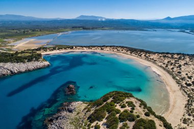 Voidokilia Beach, Voidokilia lagün güzel görünümü, Messinia, Yunanistan bir yüksek noktasından Akdeniz Avrupa'nın en iyi plajlarından panoramik havadan görünümü