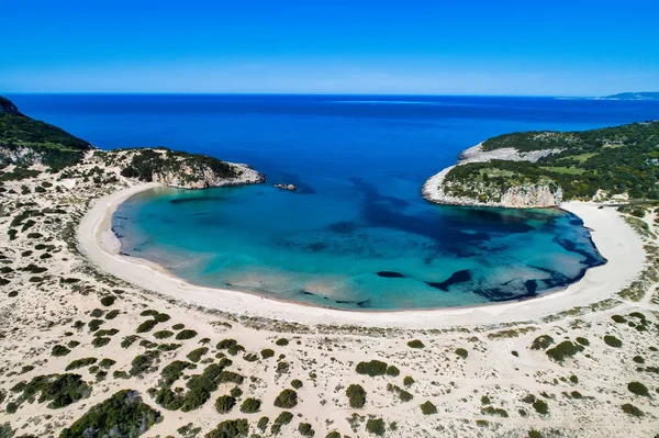 Vista aérea panorámica de la playa de voidokilia, una de las mejores playas — Foto de Stock